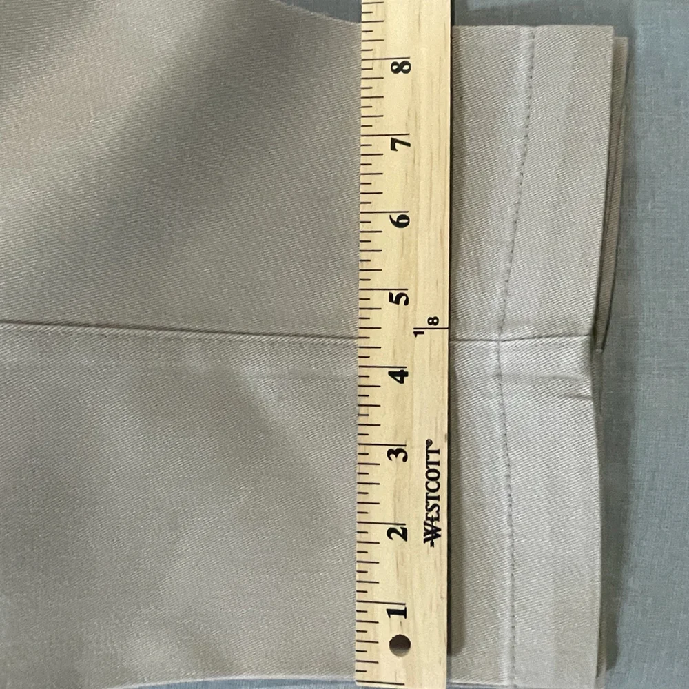 Dockers Mens W33 L32 Pleated Front Khaki Chino Pants Classic Fit